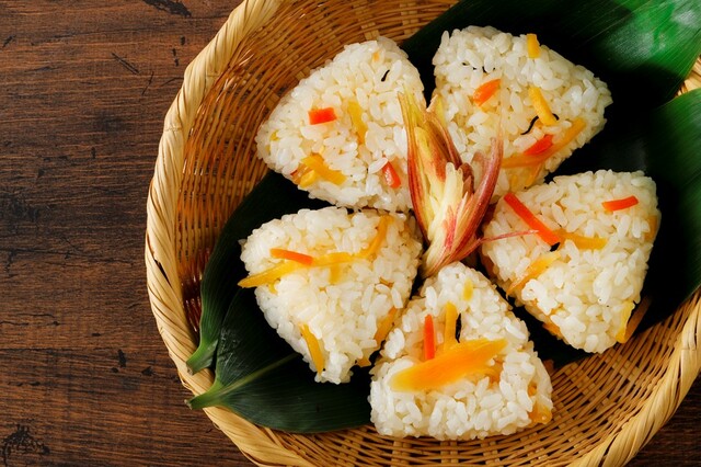 「さっぱり生姜むすび」<期間:2025年6月13日〜>【すたみな太郎に「すしパフェ」登場!暑い夏にぴったりな“スパイシー焼肉”や“肉厚レバニラ”など夏の新メニューが勢揃い!】