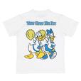 Tシャツ（100〜120） 2,300円｜東京ディズニーリゾート「ポンポンを持ったミッキーたちが元気に盛り上げてくれるグッズ」｜販売店舗：東京ディズニーランド「グランドエンポーリアム」、東京ディズニーシー「エンポーリオ」｜発売日：2025年4月24日（木）
