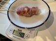 【ロピア 冷凍国産焼鳥】計ってみると1本なんと40g!10本入り300gのコスパの高さが数字でもよくわかります◎