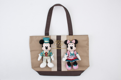 東京ディズニーランドホテル トートバッグ ぬいぐるみバッジ 宿泊者限定　タグ付き 買えるのはディズニーホテル宿泊者だけ! 宿泊先でデザインが
