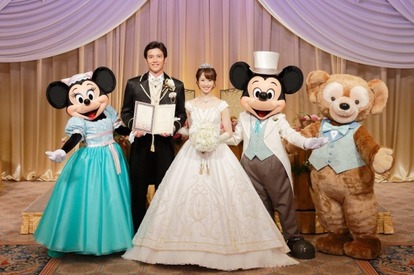 ディズニー速報 ダッフィーが結婚誓約書を持ってきてくれる ミラコスタ 結婚式の特別プラン発表 写真10枚 1 2 ディズニー特集 ウレぴあ総研