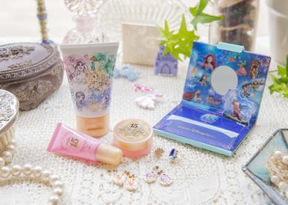 Tds15周年スペシャルグッズに コスメセット 登場 女子のマストアイテム 実際の香りや使用感は 口コミレポ 1 3 ディズニー特集 ウレぴあ総研