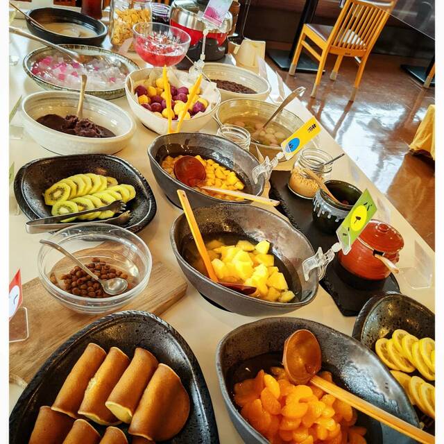 「あんみつバー(R)」<期間:2026年3月20日~4月5日>【あん巻きの皮も食べ放題の「あんみつバー(R)」が限定復活!老舗和菓子店お亀堂が“いちごづくしの和菓子スイーツバー”を開催!】