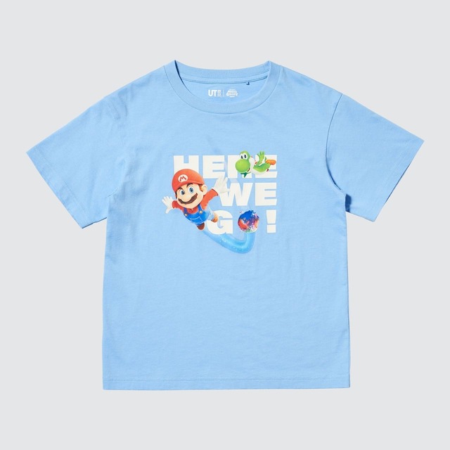 【ユニクロ「ザ・スーパーマリオギャラクシー・ムービーUT」】KIDS 100-160 各990円／銀河へ飛び出すマリオとヨッシーの躍動感あふれる姿がデザインされている