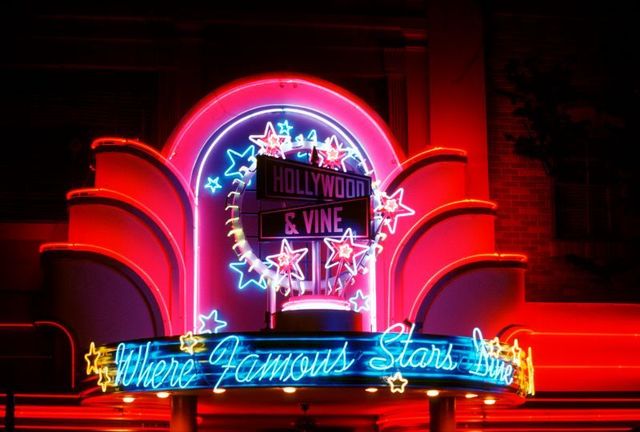 ハリウッド＆バイン外観