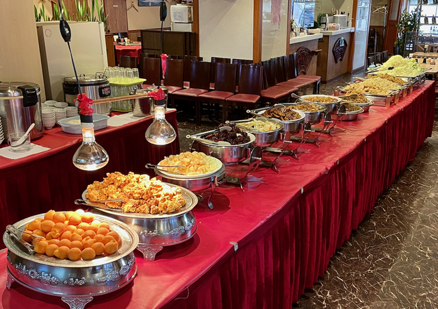 【九寨溝 銀座店】四川料理を代表する料理の数々が一同に介したテーブルは圧巻