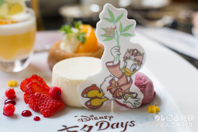 後ろにはヨーグルトとブルーベリーのソルベ“ディズニー七夕デイズ” キャラクターデザート