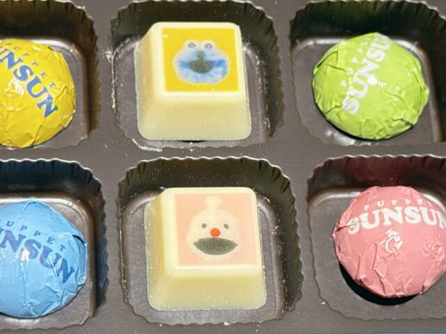 【パペットスンスンレクタングルチョコ缶】スンスン、ノンノンがプリントされたホワイトチョコが主役♪
