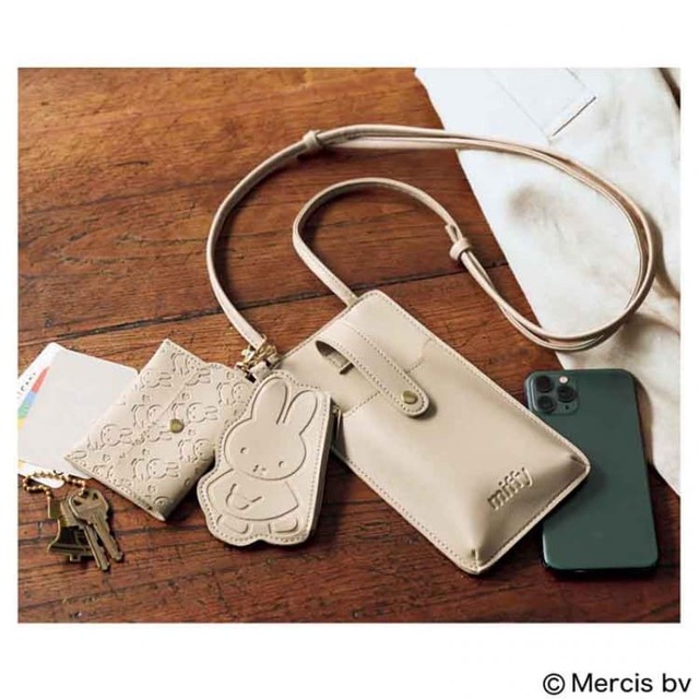 【『リンネル 2025年2月号増刊』（宝島社）】お出かけに大活躍するトリプルショルダーポシェット