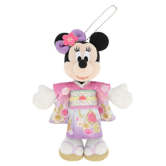 ぬいぐるみバッジ 2,800円｜東京ディズニーリゾートお正月グッズ｜販売店舗：東京ディズニーランド「グランドエンポーリアム」、東京ディズニーシー「エンポーリオ」｜発売日：2025年12月1日（月）