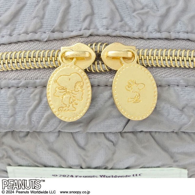 華やかなゴールドの引き手