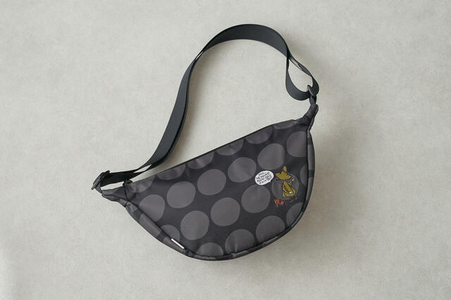 【ムーミン「スナフキンの三日月ショルダー」】「スナフキンの三日月ショルダー」ブラック　5,940円（税込み）