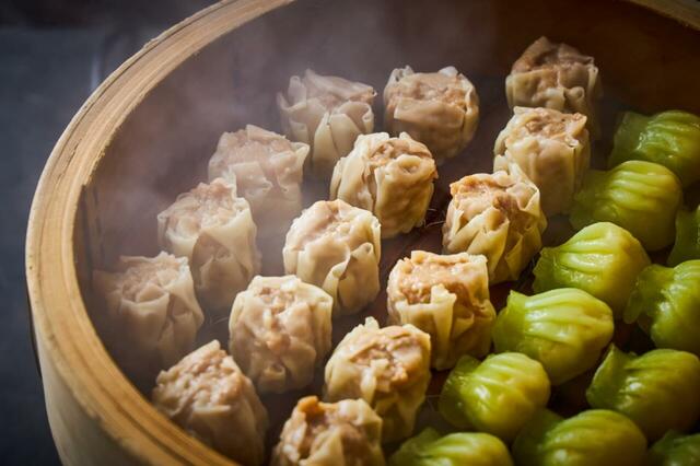 「こだわりの定番メニュー」＜期間：2025年12月20日～12月25日＞【心ときめくクリスマスメニュー＆こだわり料理がお出迎え！ホテルメトロポリタン「クリスマススペシャル ビュッフェ」で特別なひととき♪】