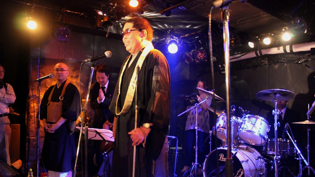 超カオスな対バン「坊主バンドvs.牧師ROCKS」の模様