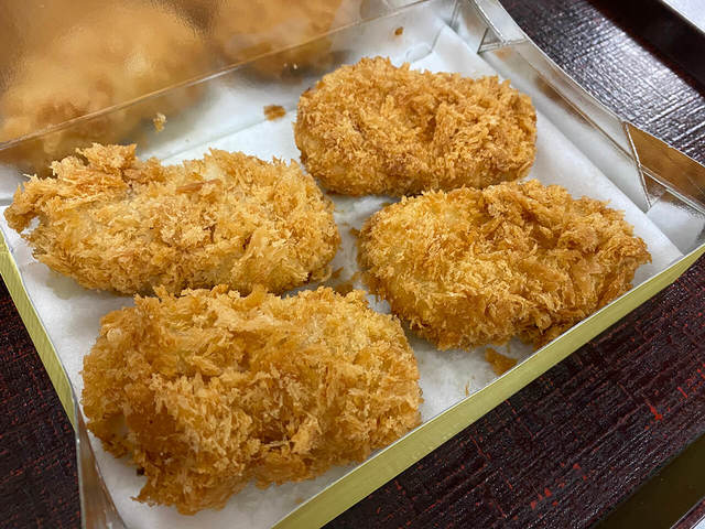 大きなコロッケ４つ入り