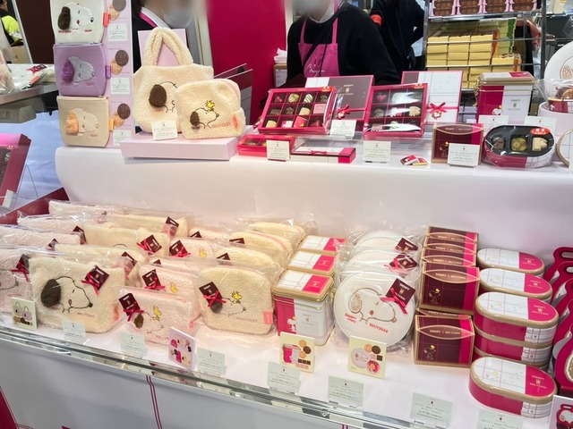 【タカシマヤ アムール・デュ・ショコラ 2026／SNOOPY meets BRUYERRE】スヌーピーがずらり！売場の様子