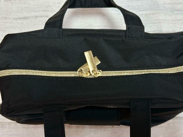 開口部はWファスナー仕様