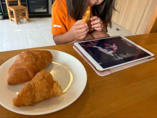 【コストコ バタークロワッサン】子どもが夢中でかぶりつく姿を見て、この美味しさは間違いないなと確信しました◎