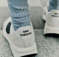 【「niko and ...」New Balance別注カラースニーカー】「NB U370」バックにはNew Balanceのロゴ入り