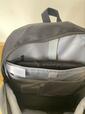 【adidas チーム バックパック 35 L】内側背面には独立したPCスリーブがあり、ノートPCを安全に収納可能。15インチくらいまでは問題なさそう!