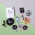 【Suicaのペンギン×3COINS】モバイルバッテリー5000mAh（3,850円）、スマホリング（2種/各330円）、スマホストラップホルダー3枚セット（2種/各330円）、ワイヤレスイヤホン（3,850円）