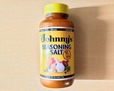 【No.20】【コストコ ジョニーズ シーズニングソルト 1190g 1238円】ずっしり重い大きなボトル。黄色いラベルが目を引く