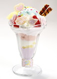 【デザート】ルナとマイメロディのなかよしパーラーパフェ　© 武内直子 ・ PNP ・ 講談社 ・ 東映アニメーション ©1976, 2018, SANRIO CO., LTD.