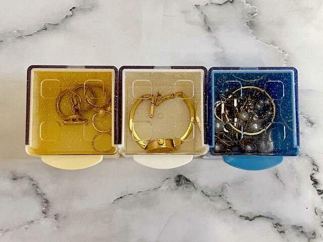 【ちいかわ CUCASE】表情替えシリーズには普段よく使うアクセサリーを入れてみました