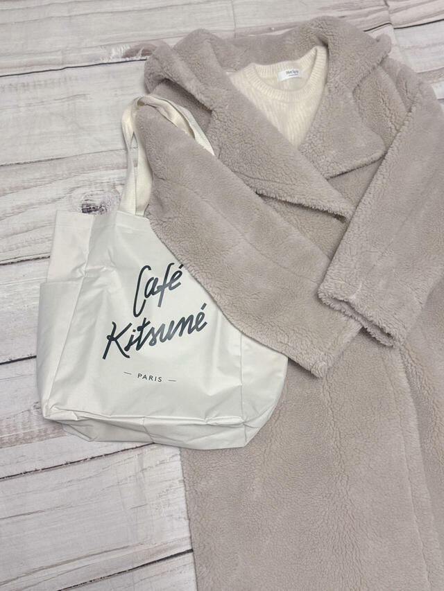 厚手のボアコートに持っても肩がけができるのがうれしい！