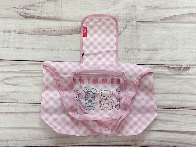 たたみ方は、まず持ち手を折りたたみます