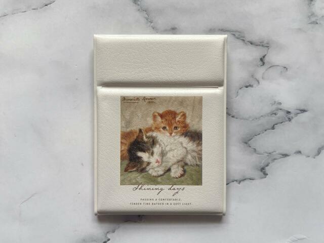 コンパクトなサイズの折りたたみミラー