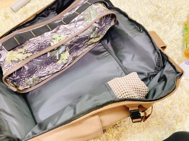 【ワークマン　ジョイントバックパック ハイカーズエディション】かさばるものを外に吊り下げたので、中に衣類などをたくさん収納できます