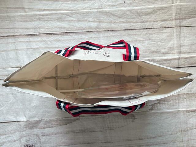 うちわを入れても持ち手は飛び出しません 