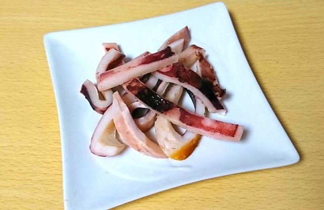 【辻野　やわらか焼きいか　1kg　2280円】常温で自然解凍した状態。フライパンで焼いても可