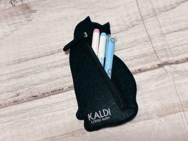【カルディ　ハロウィン黒ネコペンケース】ペン類を入れてみました！最低限持ち歩きたいステーショナリーを入れるのにおすすめ