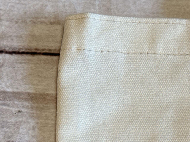 素材は綿。厚手で丈夫なコットンキャンバス生地