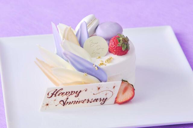 「ブラッシュストロークケーキ」<期間:2024年10月1日~11月18日>【マロンや紫芋の“パープルスイーツ”でプリンセス気分♪「プリンセスアフタヌーンティー」開催】