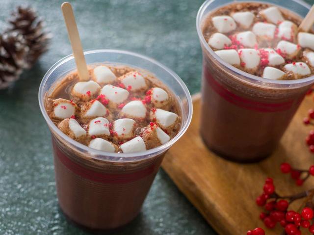 ホットカクテル(バーボン&ココア) 780円|トルバドールタバン|東京ディズニーリゾート「ディズニー・クリスマス」スペシャルメニュー