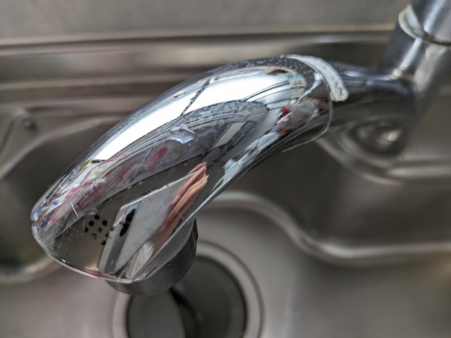 【ナノソイコロイド アプローズプレミアム】使用前：水垢や拭き後にスプレーしてふき取ると…