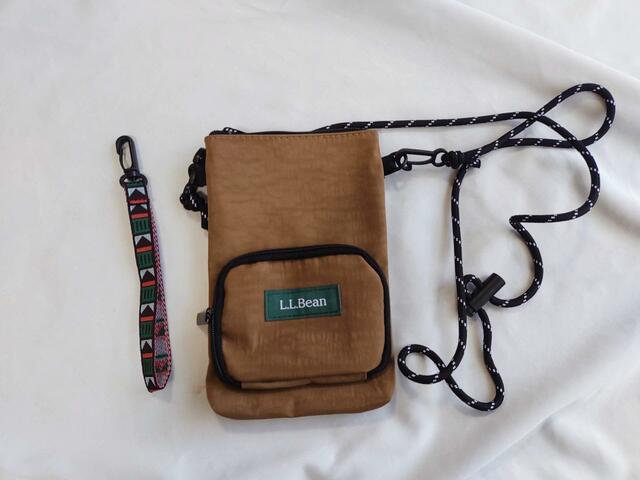 スマホショルダーとストラップもついています