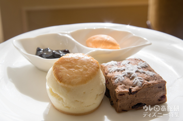 “クリスマス・ファンタジー”アフタヌーンティーセット｜東京ディズニーランドホテル「ドリーマーズ・ラウンジ」