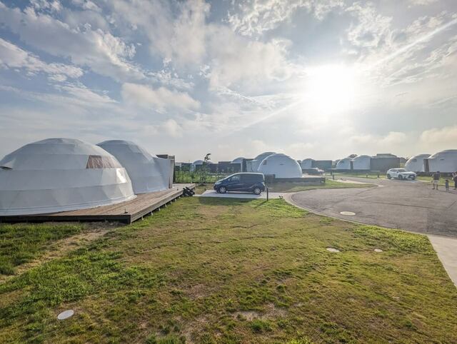 【GLAMPROOK FUTTSU BRISTOL HILL】ツインドームテントは全部で10棟