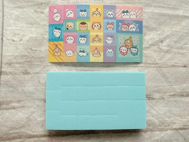 【ちいかわ スタンプブック】まずはスタンプにシールを貼っていきます