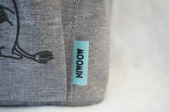水色の「MOOMIN」のタグがアクセント【MOOMIN(ムーミン)保冷ができるピクニックバッグBOOK】価格:2,992円(税込)