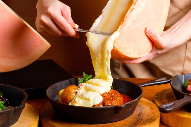 ラクレットチーズのグリルプレート