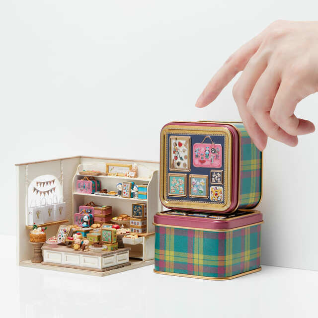 【伊勢丹新宿店・90周年限定缶】描かれているのは伊勢丹新宿店のイセタンシードに並んでいたお菓子缶たち