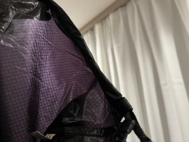 【mont-bell U.L.ナップサック】ブラック以外のカラーは中に入れた荷物が透ける可能性も。気になる方は実際に店頭でチェックしてみるのがおすすめです