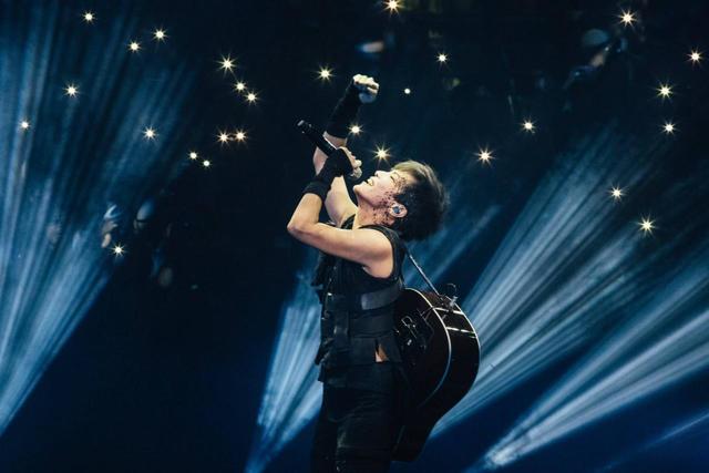 特別招待作品『デニス・ホー：ビギニング・ザ・ソング』