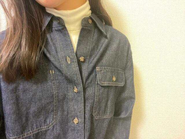 【UNIQLO デニムシャツワンピース】ステッチがブラウンで古着感もあります◎