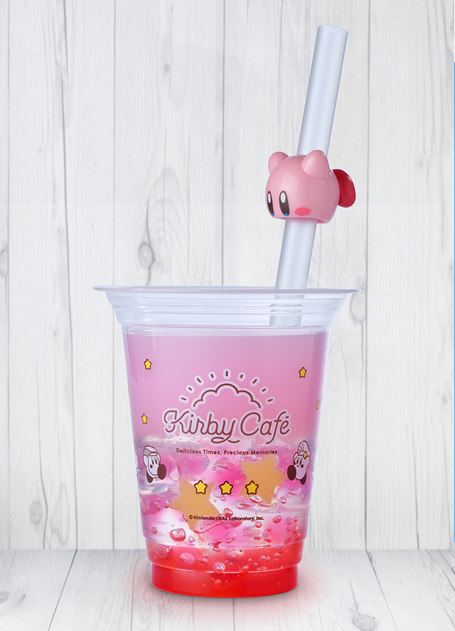 「カービィ・パーティー」＜マスコット付き994円（税込）＞【『Kirby Café』から新作のテイクアウトドリンク全4種が登場】